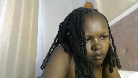 lolamia7 online show from November 6, 8:04 am