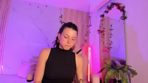 Snapshot of lolamustaine_ chatting on November 14, 9:13 pm lolamustaine_ online show from November 14, 9:13 pm