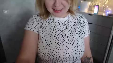 Snapshot of lolamyr chatting on May 9, 6:07 am kiss online show from May 9, 6:07 am