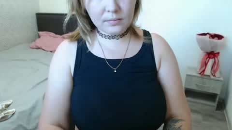 Snapshot of lolamyr chatting on August 5, 7:22 am kiss online show from August 5, 7:22 am