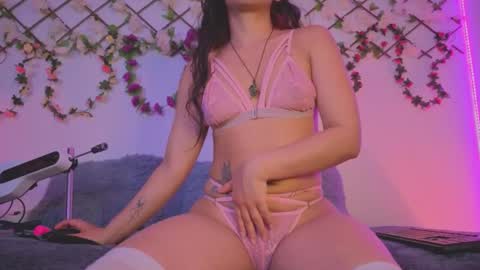 Snapshot of lolarosesxs chatting on November 24, 9:14 pm Lola online show from November 24, 9:14 pm