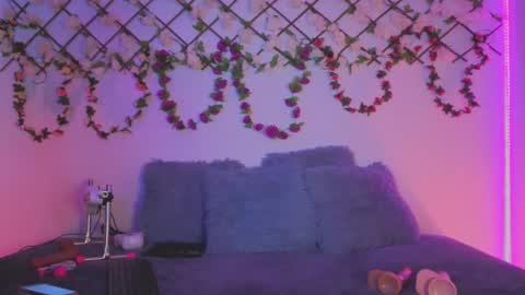 Snapshot of lolarosesxs chatting on November 25, 8:42 pm Lola online show from November 25, 8:42 pm