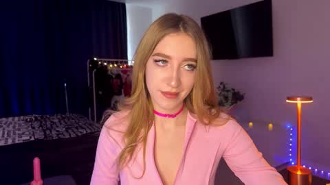 hi im Lola nice to meet you online show from March 9, 8:40 am