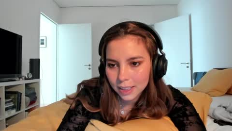 Lola doll online show from April 18, 2:32 pm