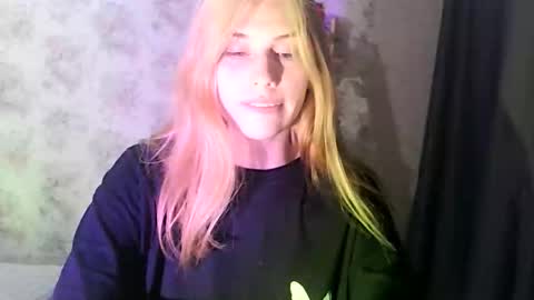 Snapshot of lollalakiss chatting on September 23, 2:20 pm LollaLaKiss online show from September 23, 2:20 pm