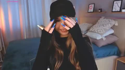 Snapshot of lollastich__ chatting on November 12, 8:15 am Lola online show from November 12, 8:15 am