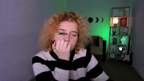 Snapshot of lolli_popsi chatting on December 4, 1:20 pm lolli_popsi online show from December 4, 1:20 pm