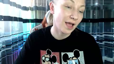 Lisa online show from January 5, 5:27 pm