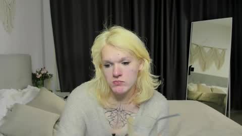 lollita online show from April 19, 5:51 am