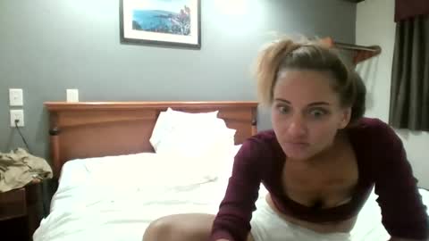 lollyp0ps online show from June 14, 3:19 am