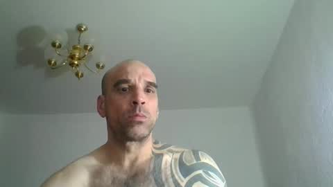 Snapshot of lolotatto chatting on April 4, 7:11 pm lolotatto online show from April 4, 7:11 pm