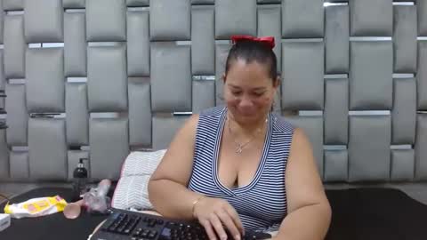 Snapshot of loly47 chatting on September 22, 3:47 pm loly47 online show from September 22, 3:47 pm