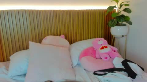 Snapshot of loly_berry chatting on May 5, 2:14 pm L O L Y online show from May 5, 2:14 pm