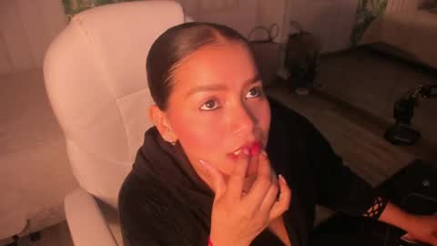 loly_marce online show from April 20, 8:43 pm