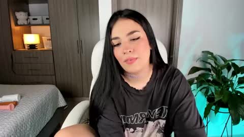 Snapshot of loly_peach chatting on January 9, 4:41 am Sarah online show from January 9, 4:41 am