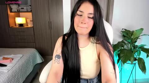 Snapshot of loly_peach chatting on January 12, 7:32 am Sarah online show from January 12, 7:32 am