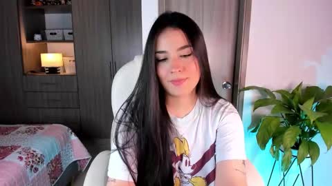 Snapshot of loly_peach chatting on January 12, 4:29 am Sarah online show from January 12, 4:29 am