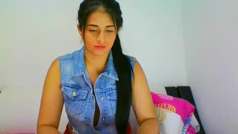 estehfania online show from January 29, 12:01 am