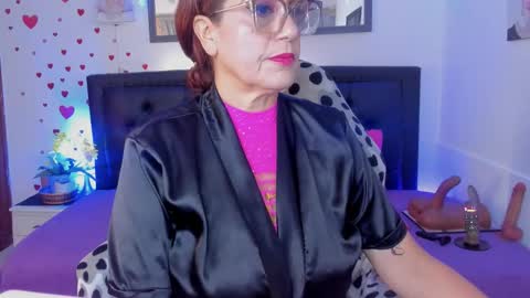 Jennifer  online show from November 28, 7:05 pm