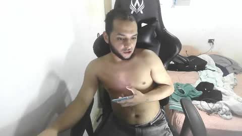 Marvin Santiago online show from April 7, 5:08 am