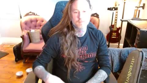 Snapshot of longhair021 chatting on February 23, 7:44 pm longhair online show from February 23, 7:44 pm