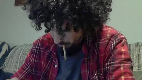 Snapshot of longnight5 chatting on December 10, 3:44 pm Alejandro Rulitos Twitter longnight55 Intagram 5longnight5 online show from December 10, 3:44 pm