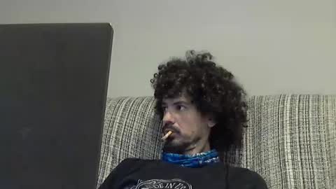 Snapshot of longnight5 chatting on December 15, 7:02 am Alejandro Rulitos Twitter longnight55 Intagram 5longnight5 online show from December 15, 7:02 am