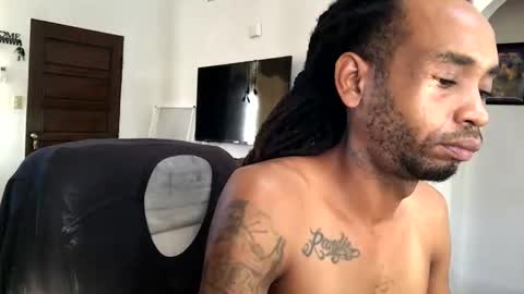 Snapshot of longshaft_ chatting on November 17, 1:50 pm longshaft_ online show from November 17, 1:50 pm