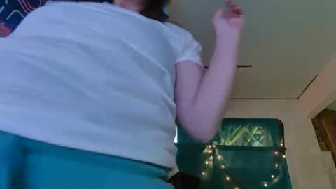 Snapshot of lononcashmere69 chatting on December 2, 1:46 pm Londoncashmere69 online show from December 2, 1:46 pm