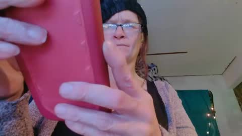 Snapshot of lononcashmere69 chatting on December 8, 9:52 pm Londoncashmere69 online show from December 8, 9:52 pm