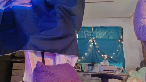 Snapshot of lononcashmere69 chatting on December 9, 5:41 pm Londoncashmere69 online show from December 9, 5:41 pm