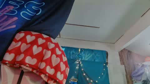 Snapshot of lononcashmere69 chatting on December 25, 5:37 pm Londoncashmere69 online show from December 25, 5:37 pm