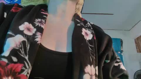 Snapshot of lononcashmere69 chatting on January 5, 4:38 pm Londoncashmere69 online show from January 5, 4:38 pm