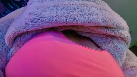 Snapshot of lononcashmere69 chatting on January 22, 12:27 am Londoncashmere69 online show from January 22, 12:27 am