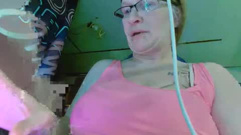 Snapshot of lononcashmere69 chatting on February 9, 12:06 am Londoncashmere69 online show from February 9, 12:06 am