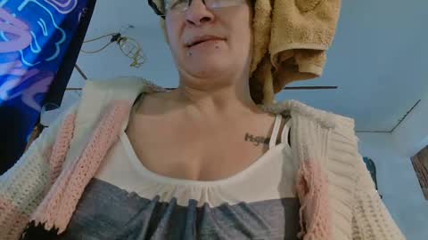 Snapshot of lononcashmere69 chatting on March 4, 3:48 pm Londoncashmere69 online show from March 4, 3:48 pm