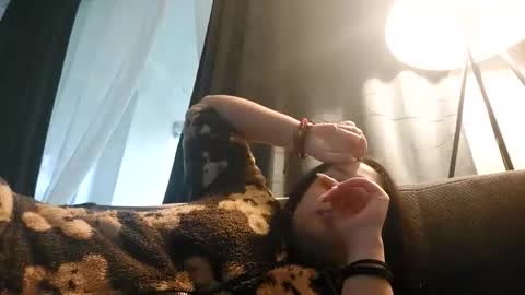 loolaunshaved online show from October 27, 3:27 pm