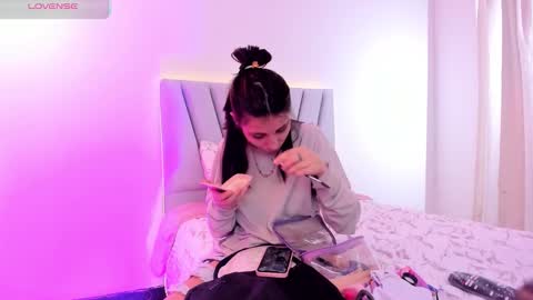 Snapshot of loolii_pink chatting on October 29, 6:53 pm Loly online show from October 29, 6:53 pm