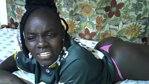 lora_amor online show from April 10, 3:39 pm