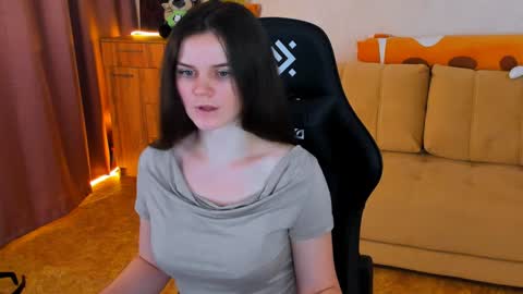 Lora Cain online show from December 7, 1:51 pm