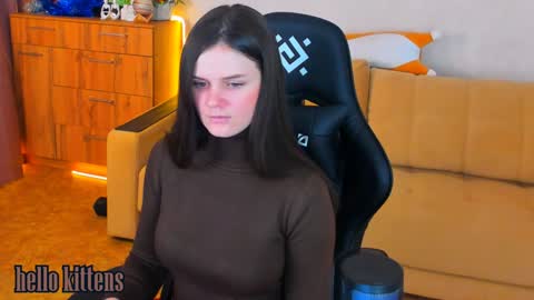 Lora Cain online show from December 16, 3:22 pm