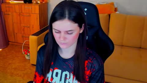 Lora Cain online show from January 6, 7:02 pm