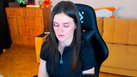 Lora Cain online show from January 9, 2:07 pm