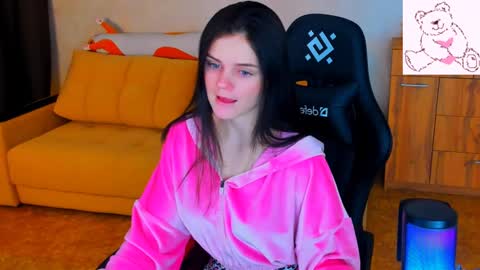 Lora Cain online show from January 18, 4:10 pm