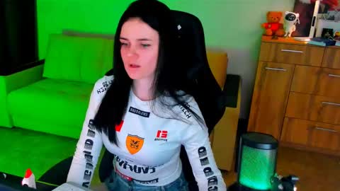 Lora Cain online show from February 12, 3:27 pm