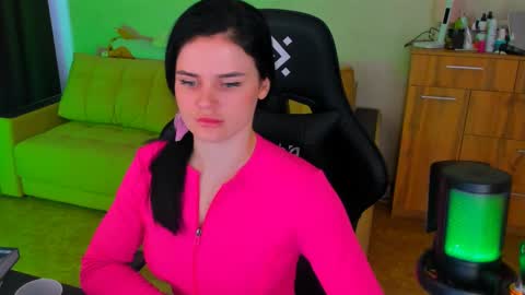 Lora Cain online show from March 9, 5:33 am