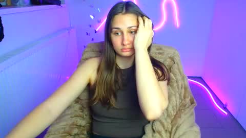 Lora online show from April 15, 7:15 am