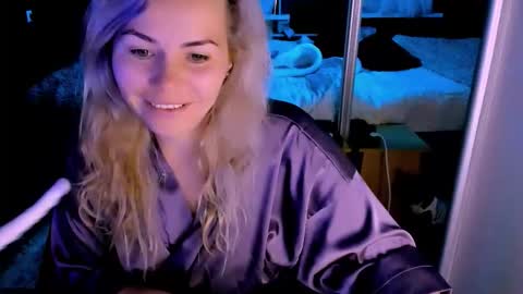 Snapshot of loraboyar chatting on October 8, 2:42 am Lora online show from October 8, 2:42 am