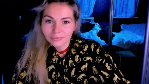 Snapshot of loraboyar chatting on November 10, 2:10 am Lora online show from November 10, 2:10 am