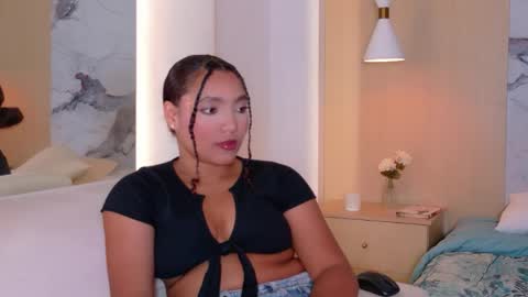 Loraine Rios online show from April 14, 5:02 am